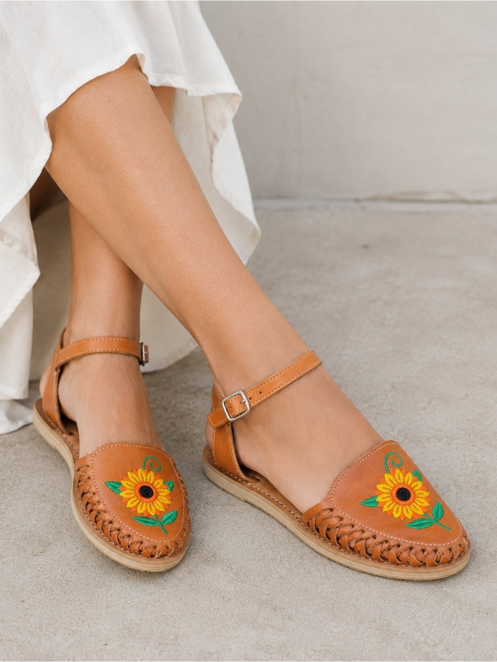 Vintage-Style Mexican Made Huarache Sunflower Embroidered Leather Sandals